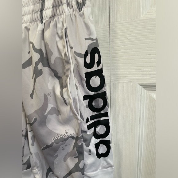 Adidas boys shorts - Picture 4 of 4